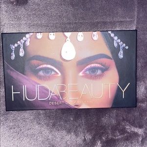 Huda Beauty Desert Dusk Eyeshadow Palette